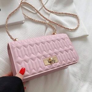 NWT Pink Quilted Pattern Chain Crossbody Shoulder Bag Gold Accents Twist Lock